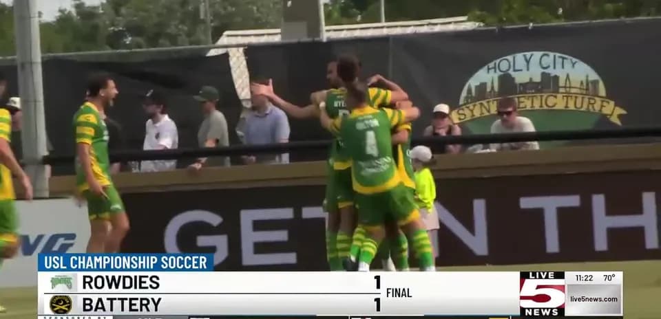 Jugadores celebrando un gol del Rowdies