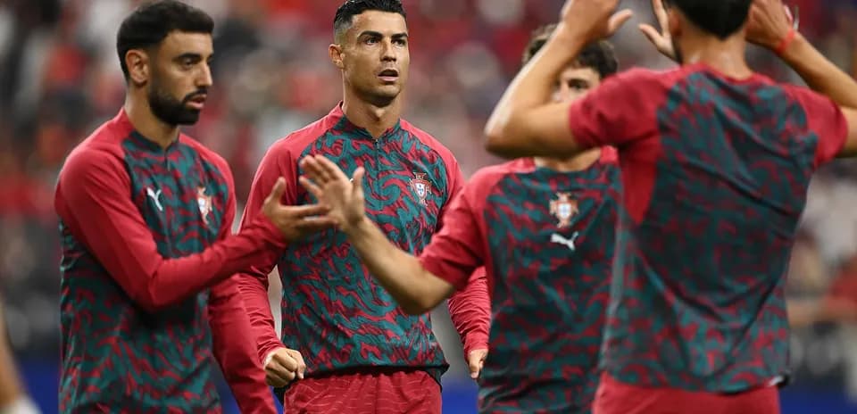 Jugadores de Portugal en calentamiento previo al partido