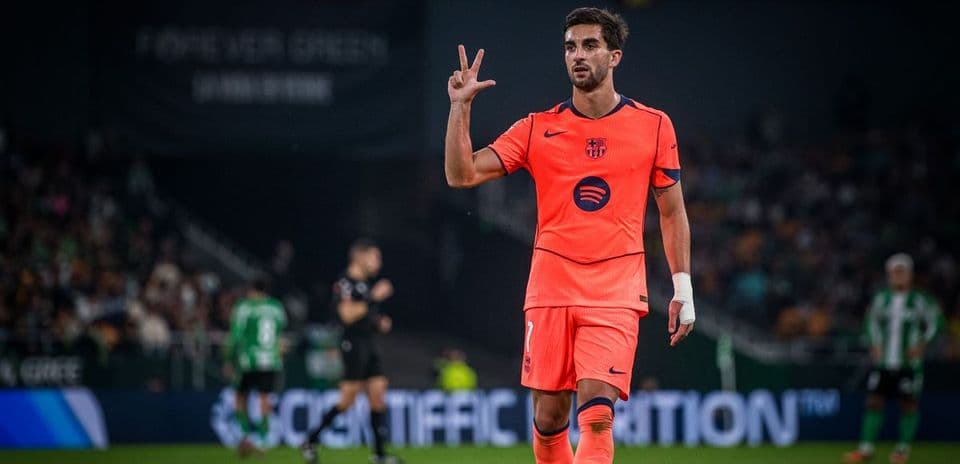 Jugador del Barcelona señalando en el partido