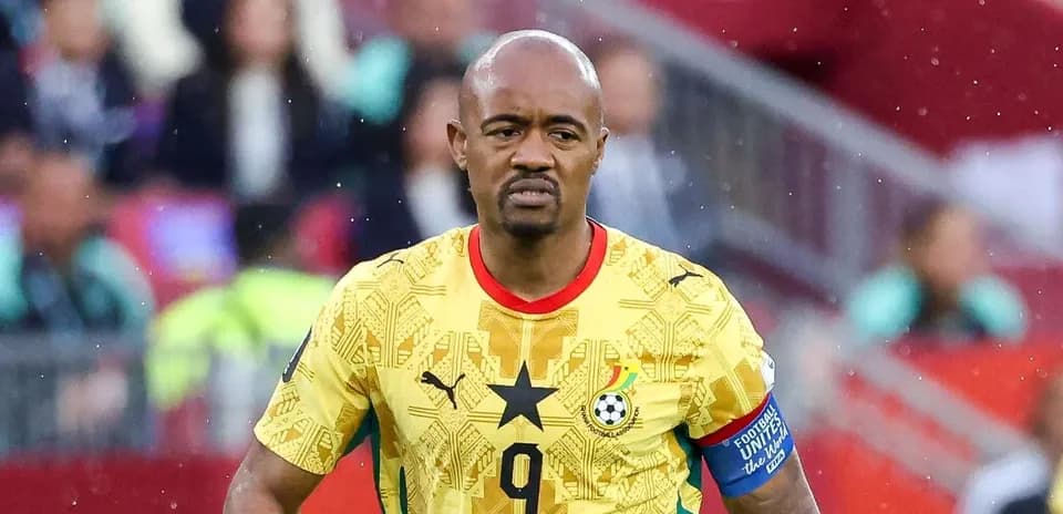 Jugador de Ghana con camiseta amarilla durante partido