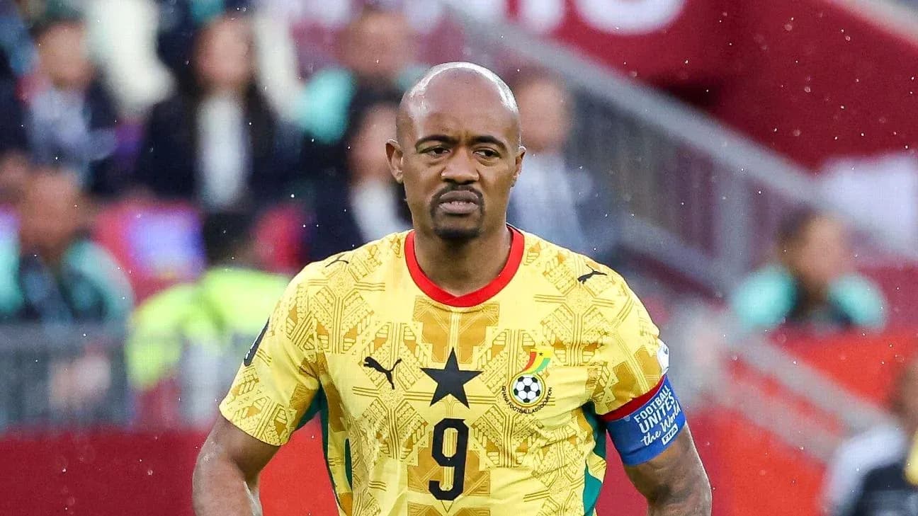 Jugador de Ghana con camiseta amarilla durante partido