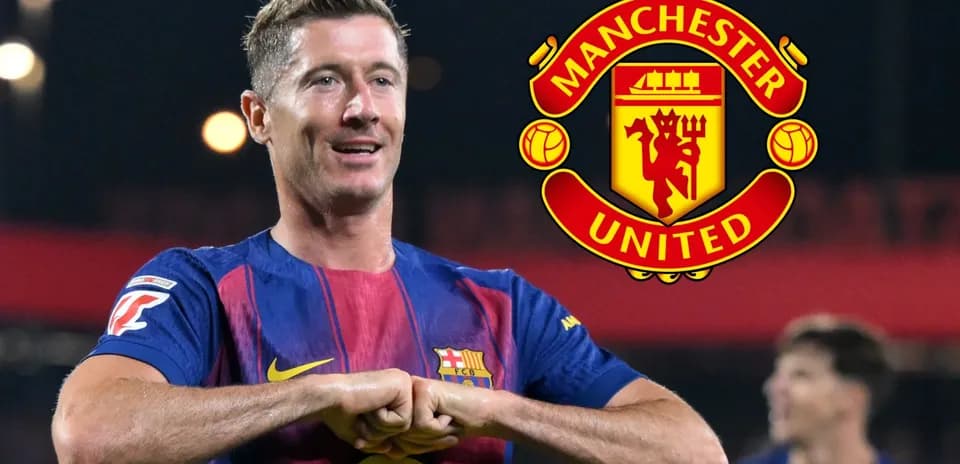 Jugador de Barcelona celebrando con logo de Manchester United