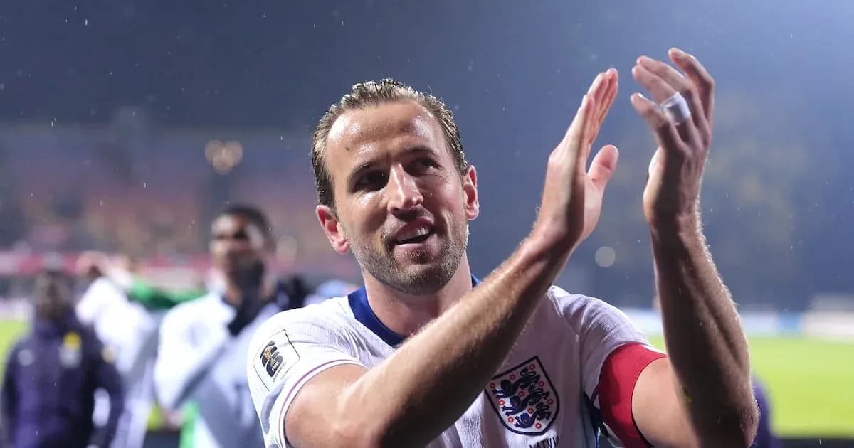 Jugador de Inglaterra aplaudiendo después del partido Jugador de Inglaterra aplaudiendo después del partido
