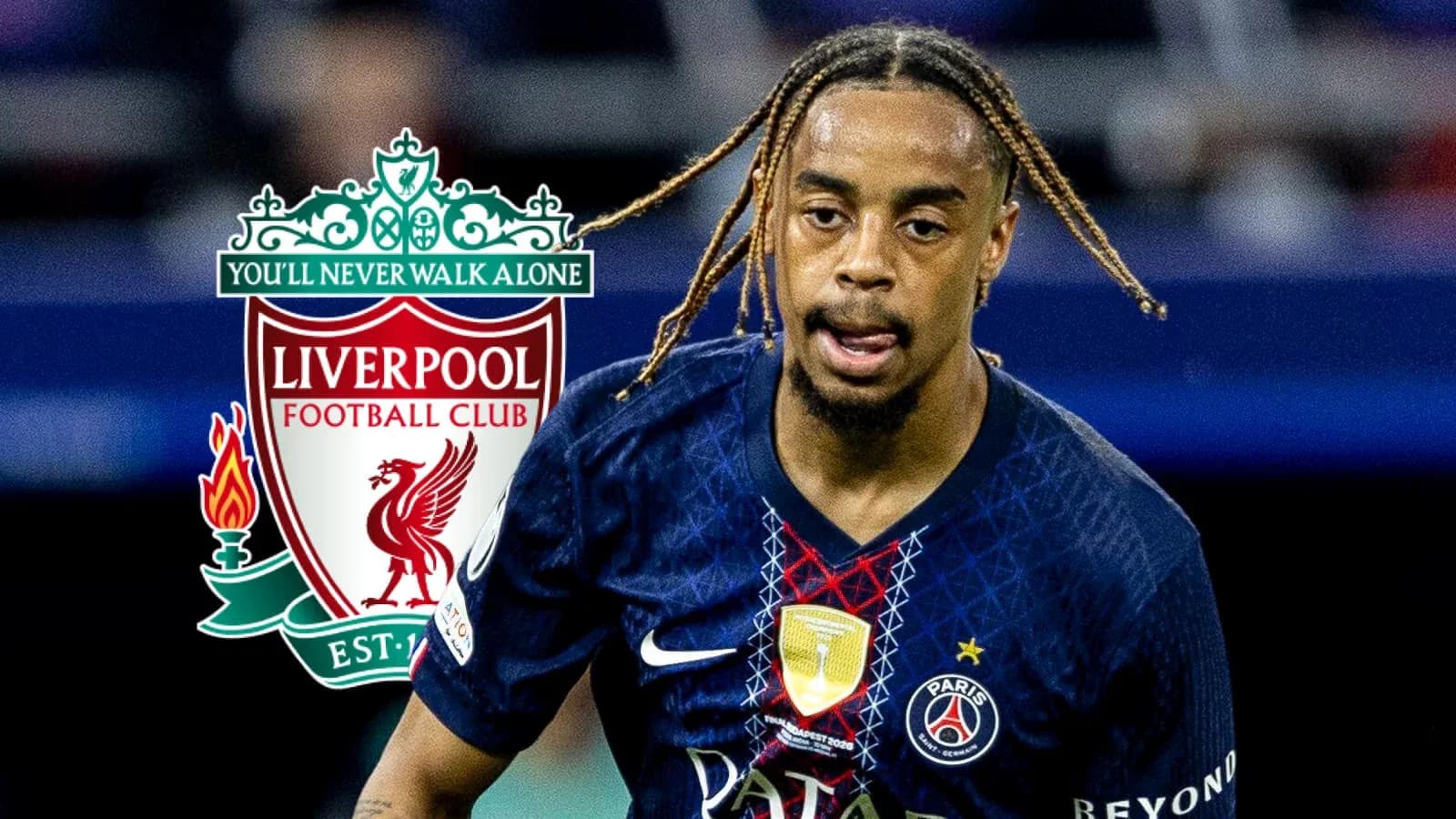 Jugador de PSG corriendo con logo de Liverpool Jugador de PSG corriendo con logo de Liverpool