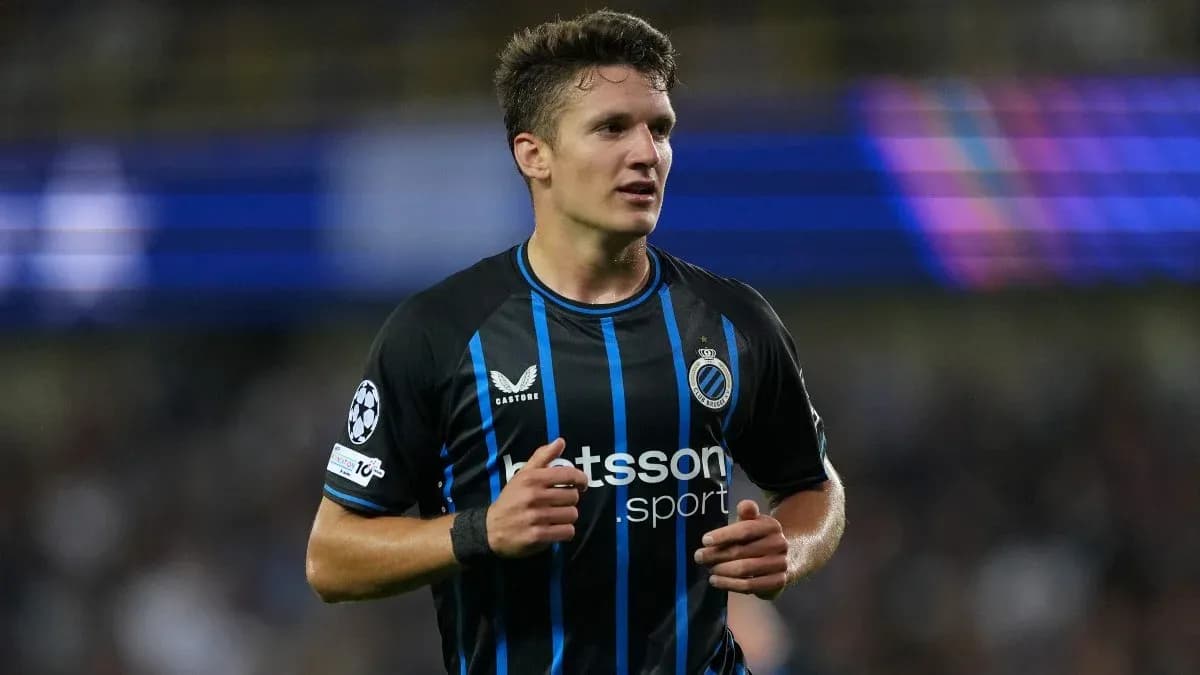 Jugador de Club Brugge en acción durante un partido Jugador de Club Brugge en acción durante un partido