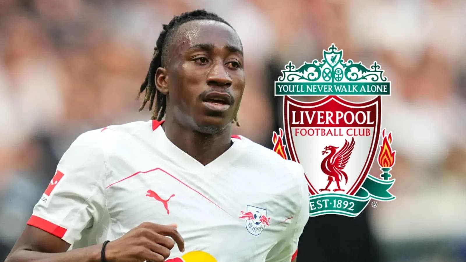 Jugador de RB Leipzig corriendo con escudo de Liverpool Jugador de RB Leipzig corriendo con escudo de Liverpool