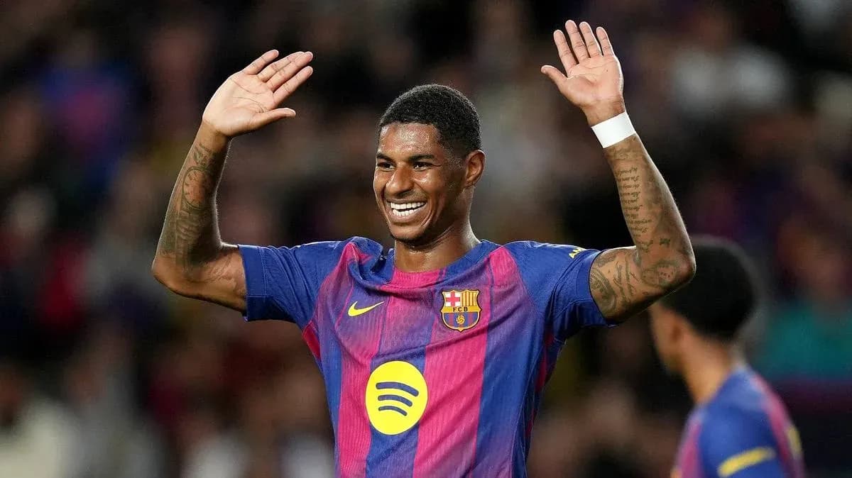 Jugador de Barcelona saludando a la afición Jugador de Barcelona saludando a la afición