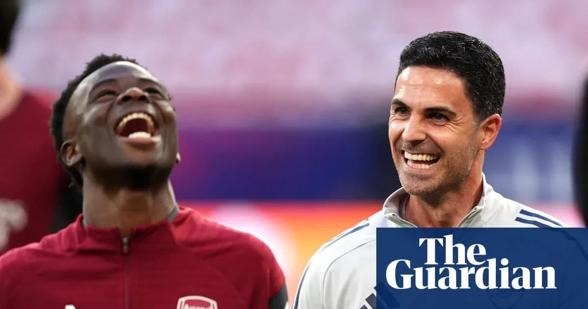 Jugadores de Arsenal riendo durante el calentamiento Jugadores de Arsenal riendo durante el calentamiento