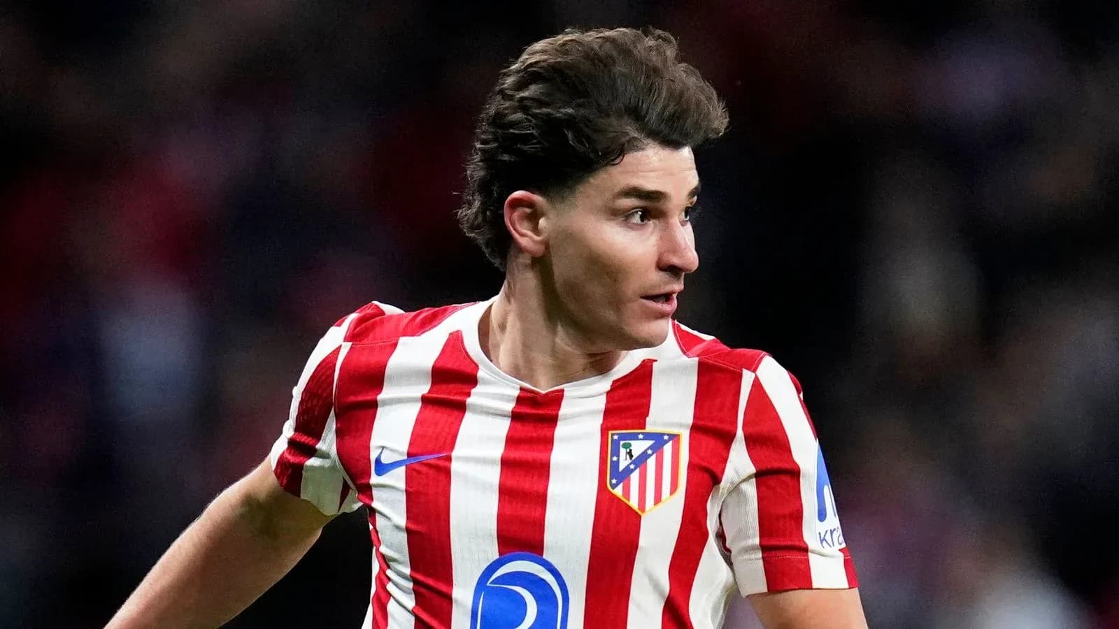 Jugador de Atlético de Madrid en acción durante el partido Jugador de Atlético de Madrid en acción durante el partido