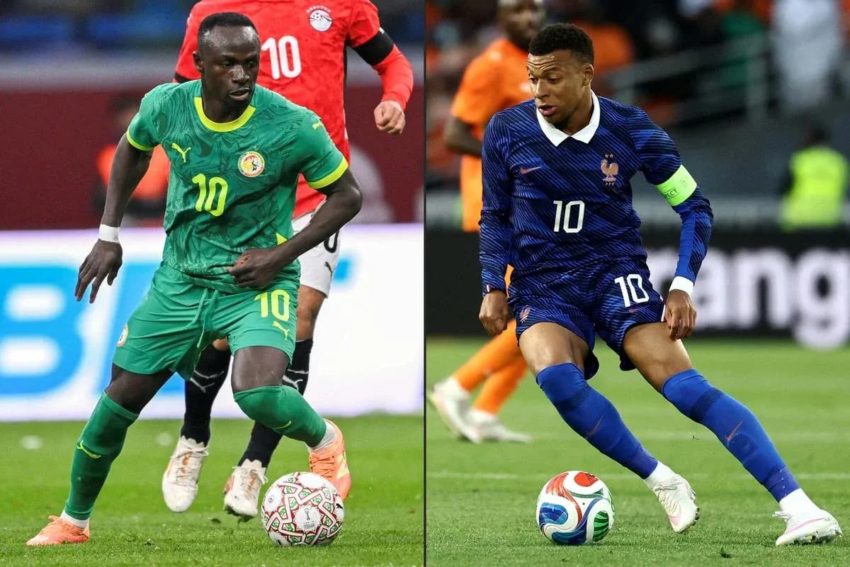Sadio Mané y Kylian Mbappé durante el partido Sadio Mané y Kylian Mbappé durante el partido