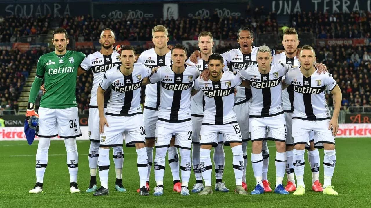 Equipo de Parma posando para la foto oficial Equipo de Parma posando para la foto oficial