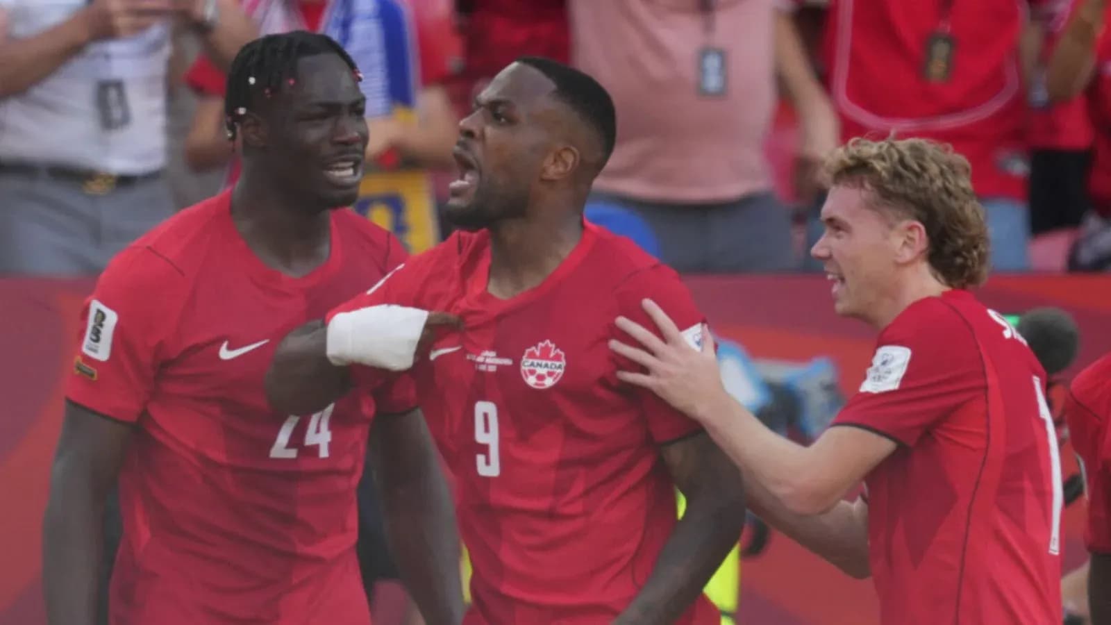 Jugadores de Canadá celebrando un gol Jugadores de Canadá celebrando un gol