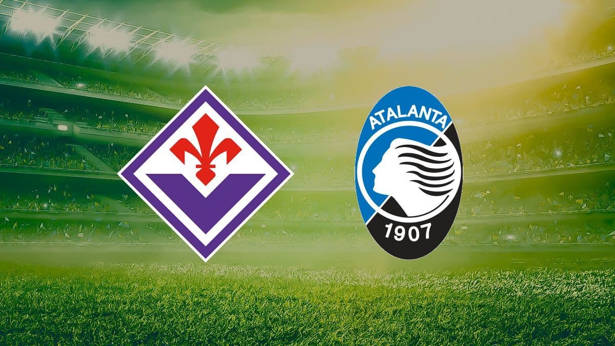 Logos de Fiorentina y Atalanta en el estadio Logos de Fiorentina y Atalanta en el estadio