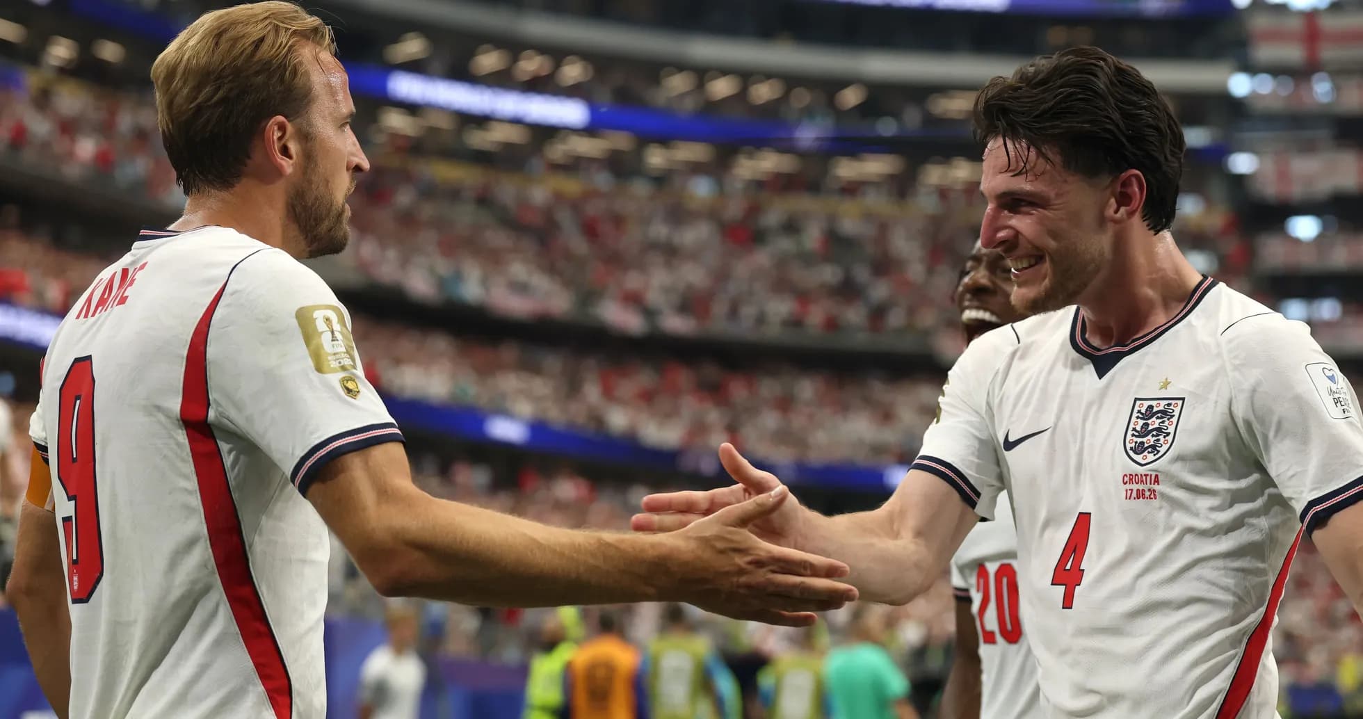 Harry Kane y Declan Rice celebrando en el campo Harry Kane y Declan Rice celebrando en el campo