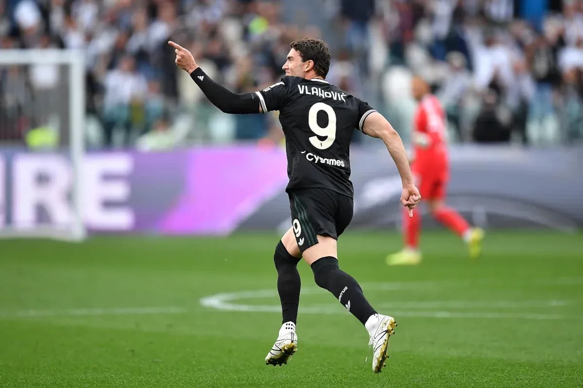 Jugador de Juventus celebrando un gol Jugador de Juventus celebrando un gol