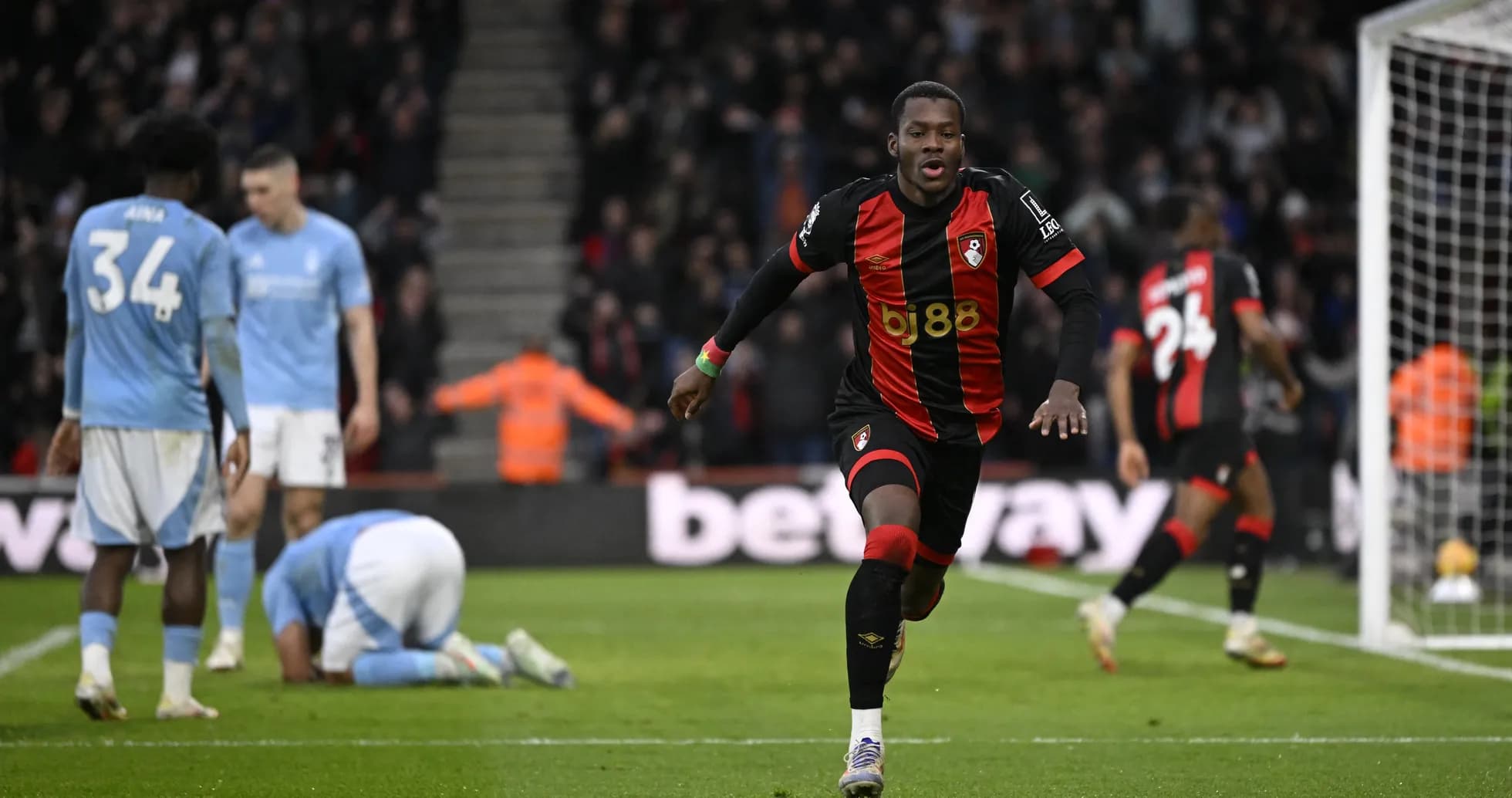 Jugador de Bournemouth celebrando un gol Jugador de Bournemouth celebrando un gol