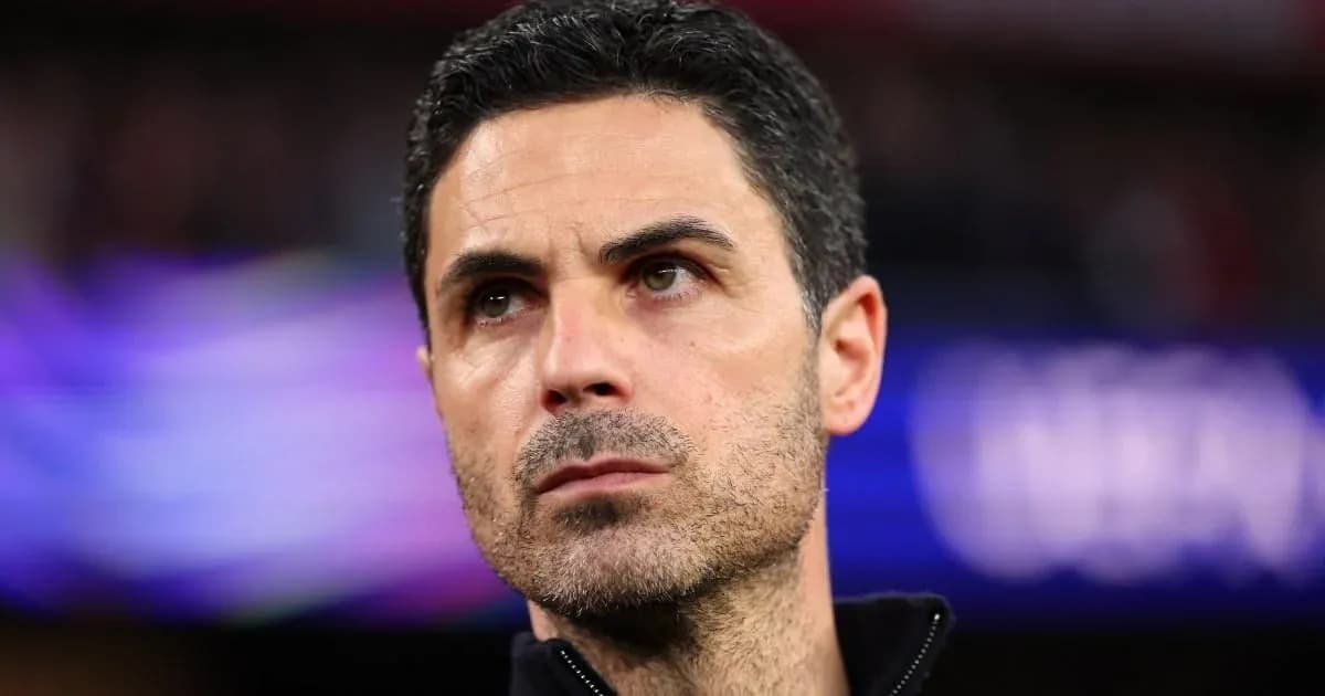 Entrenador en el banquillo durante el partido Entrenador en el banquillo durante el partido